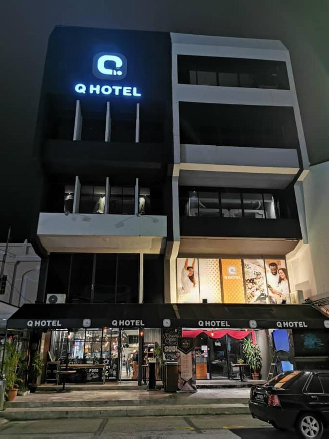 Q Capsule Hotel George Town Exterior photo